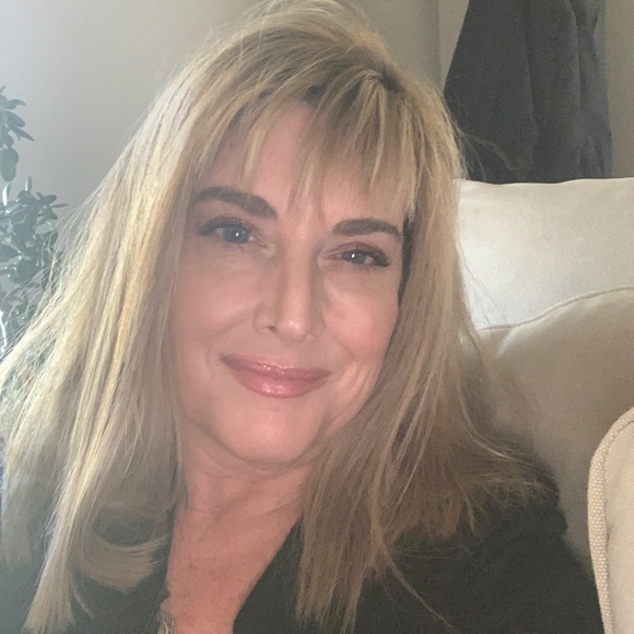 Meet your Posher, Elizabeth - Picture 1 of 2